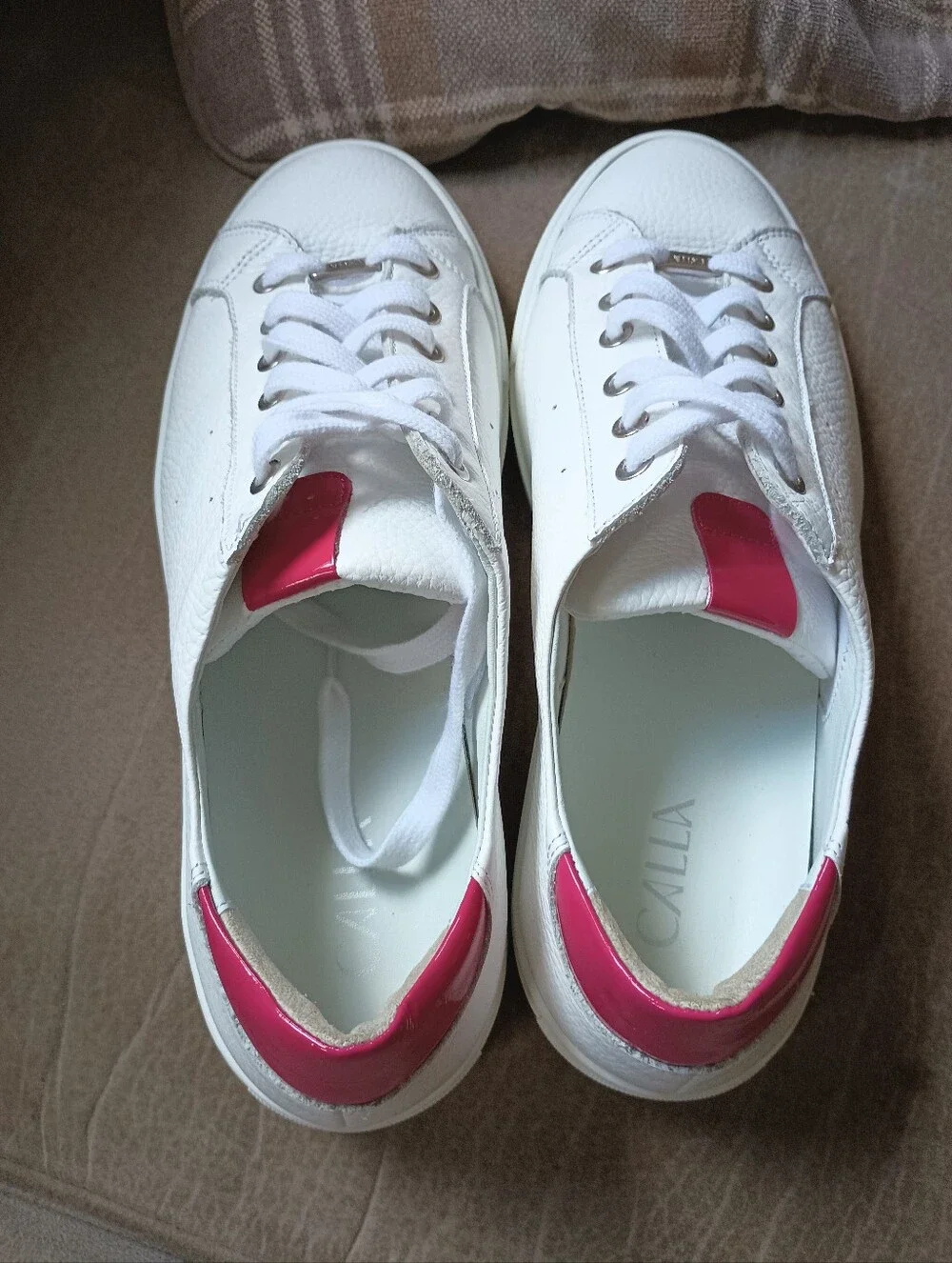 Calla Shoes Star White Grain Leather Hot Pink Accent Wide Fit Sneakers Size 42